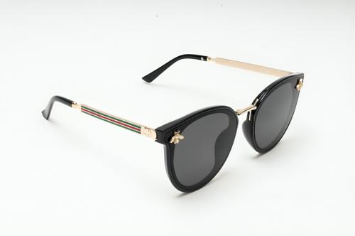 Where Is the Best Place to Buy Eyeglasses Online and How Do You Choose the Perfect Style?
